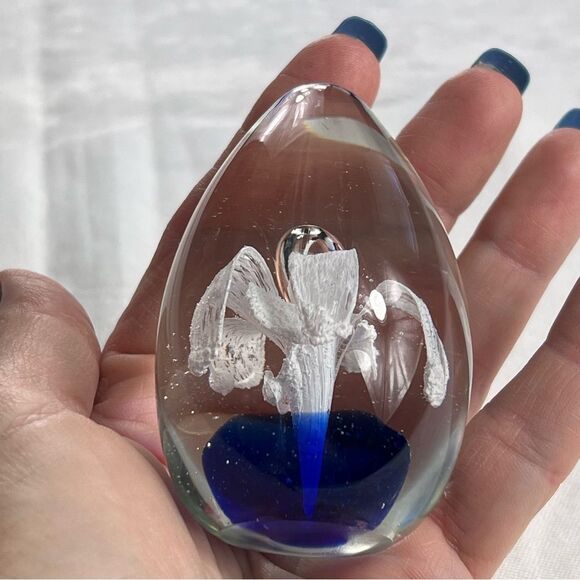 Egg Shaped Flower Bubble Glass Paperweight Collectibles - Picture 5 of 6